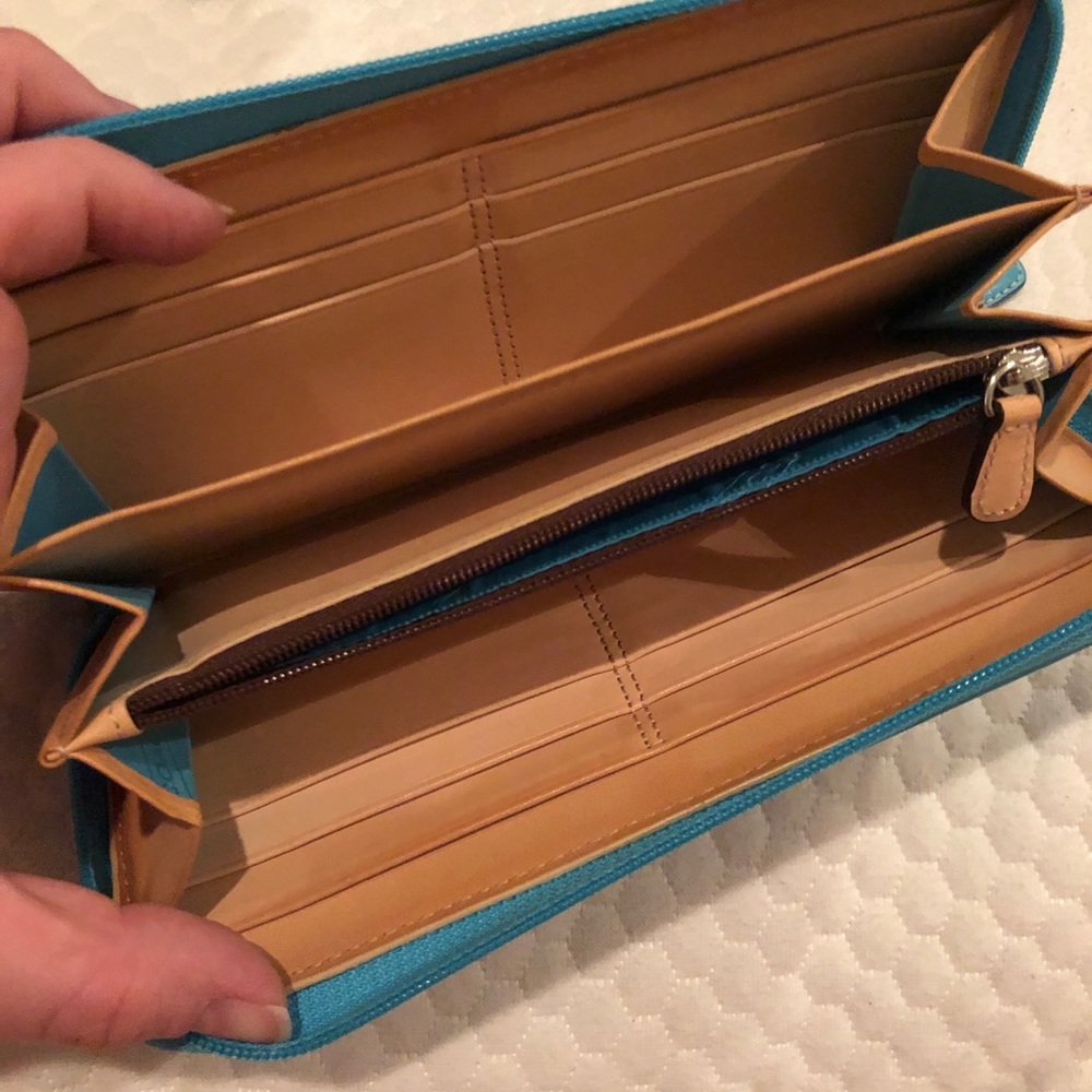 {C O A C H} Beautiful Wallet - image 3